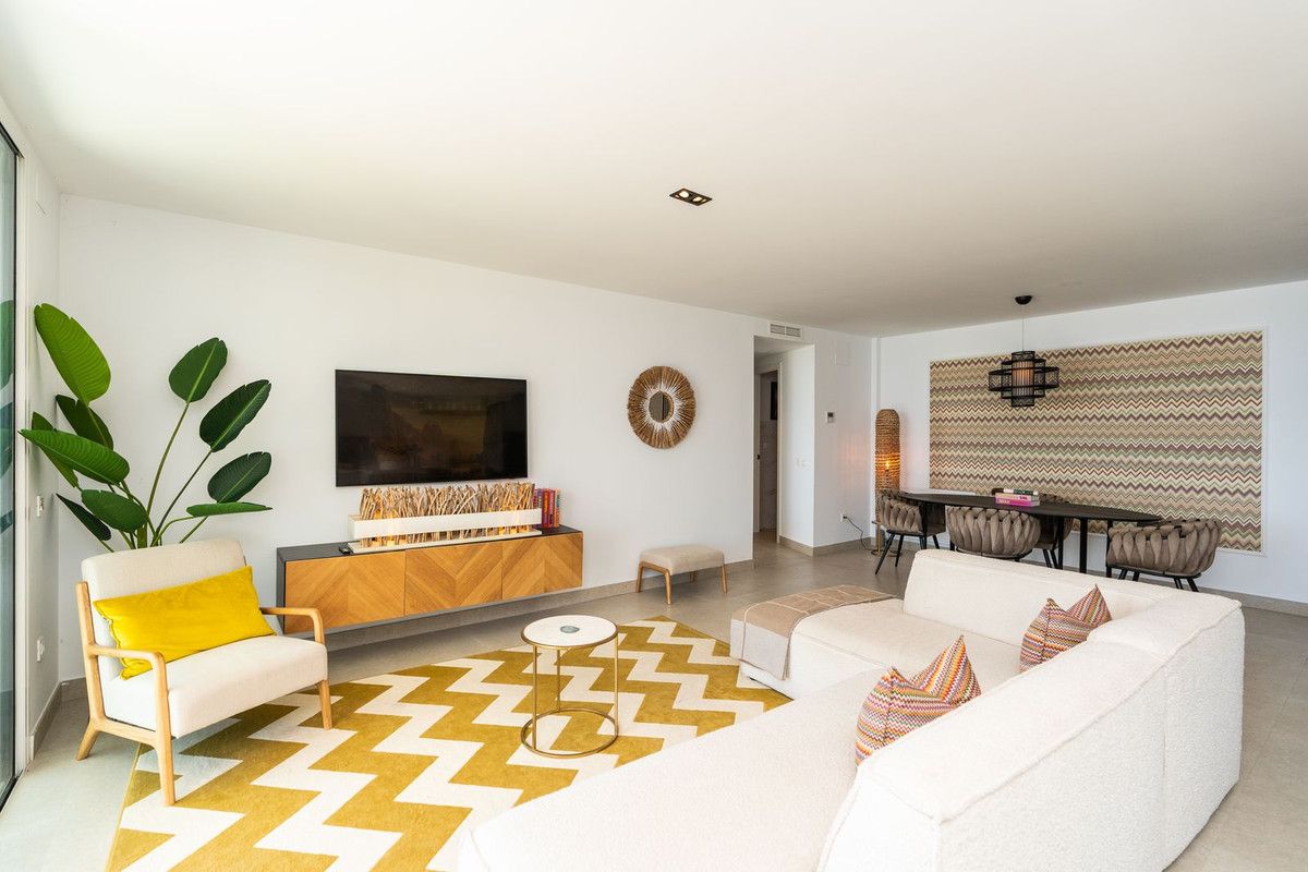 Appartement op de middelste verdieping in Torrequebrada, Torrequebrada, 3/12