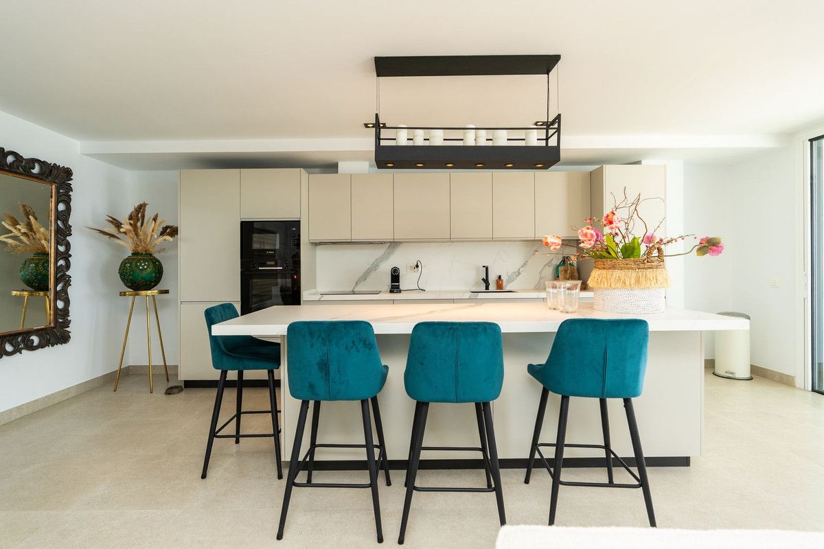 Appartement op de middelste verdieping in Torrequebrada, Torrequebrada, 8/12
