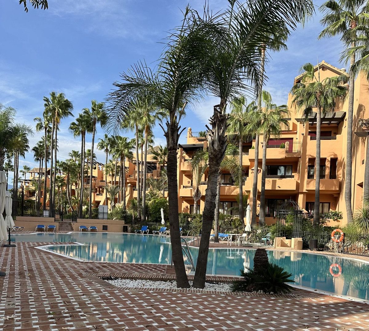 Apartament na środkowym piętrze w San Pedro de Alcántara, San Pedro de Alcántara, 1/12