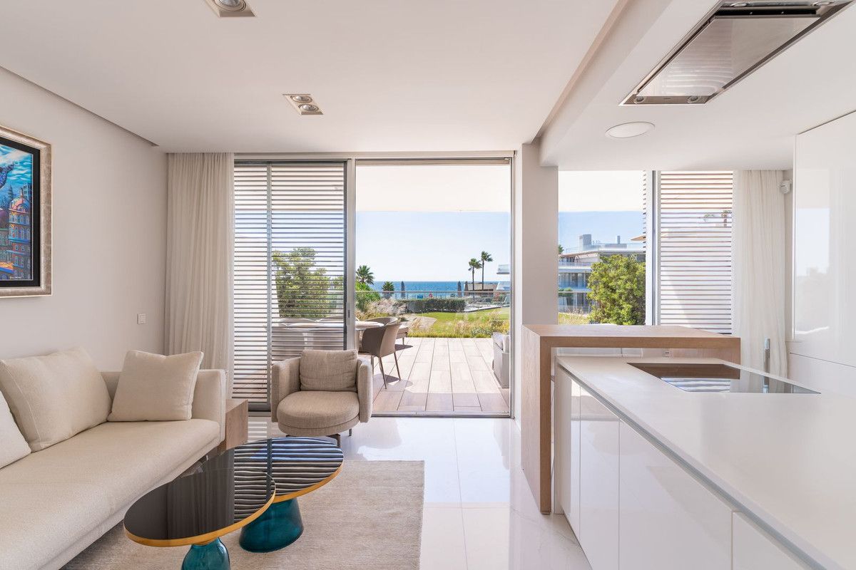 Квартира на первом этаже в Estepona, Estepona, 5/12
