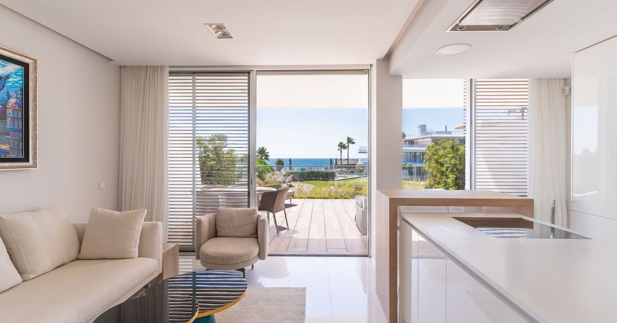Квартира на первом этаже в Estepona, Estepona, 5/12