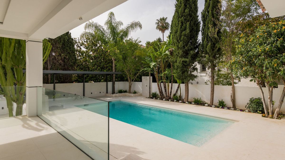 Vrijstaande Villa in Guadalmina Alta, Guadalmina Alta, 5/12