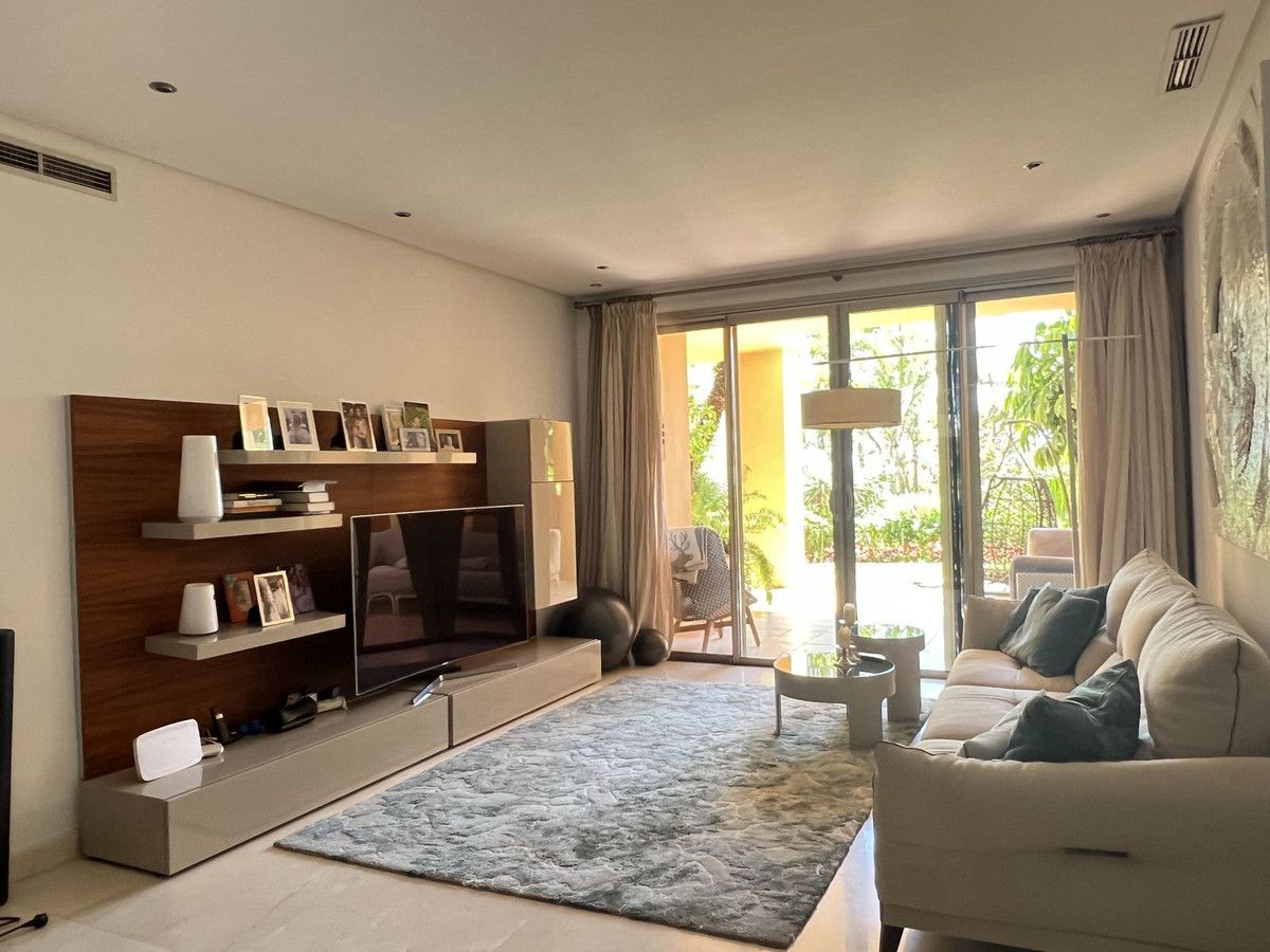 Ground Floor Apartment in The Golden Mile, The Golden Mile, 12/12