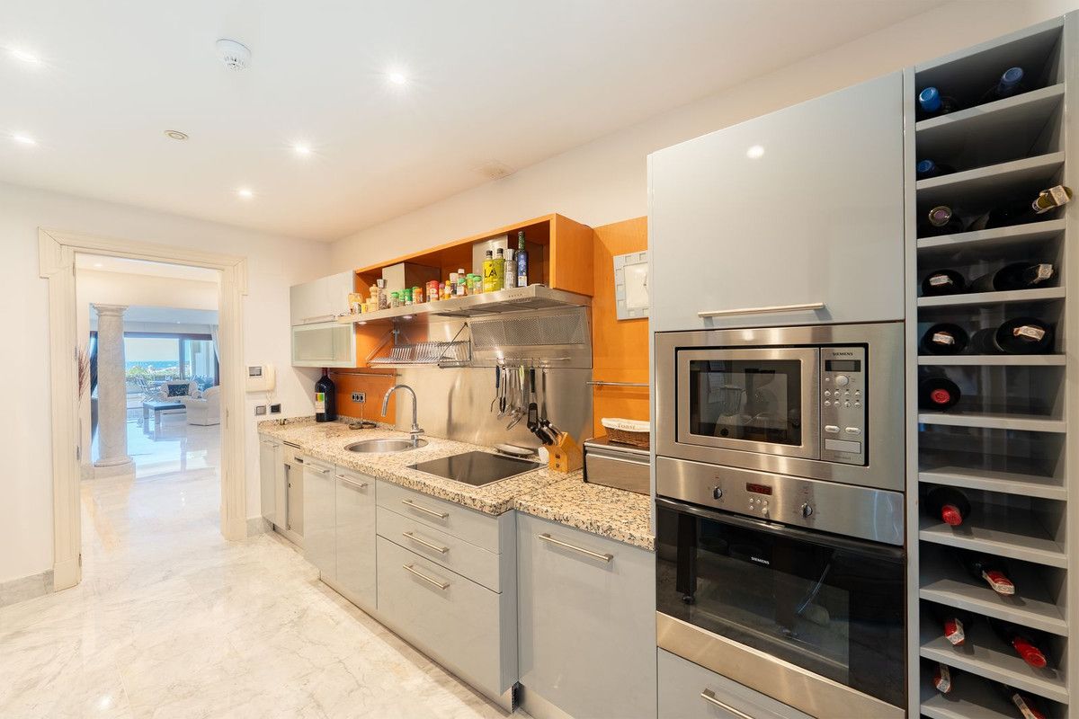 Apartamento en Planta Baja en Los Monteros, Los Monteros, 6/12