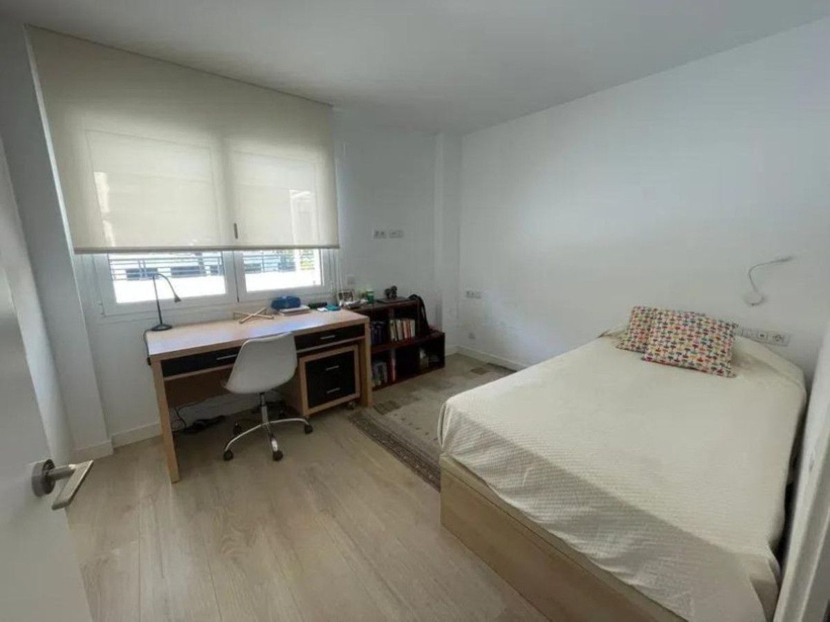 Apartamento Planta Media en Marbella, Marbella, 4/12
