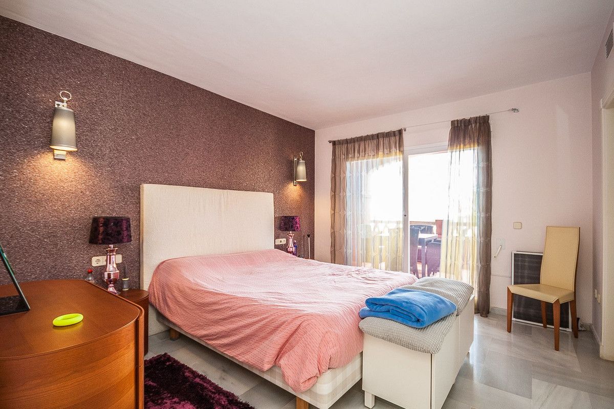 Apartamento de planta media en Elviria, Elviria, 4/11