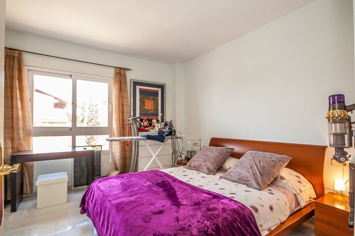 Apartamento de planta media en Elviria, Elviria, 6/11