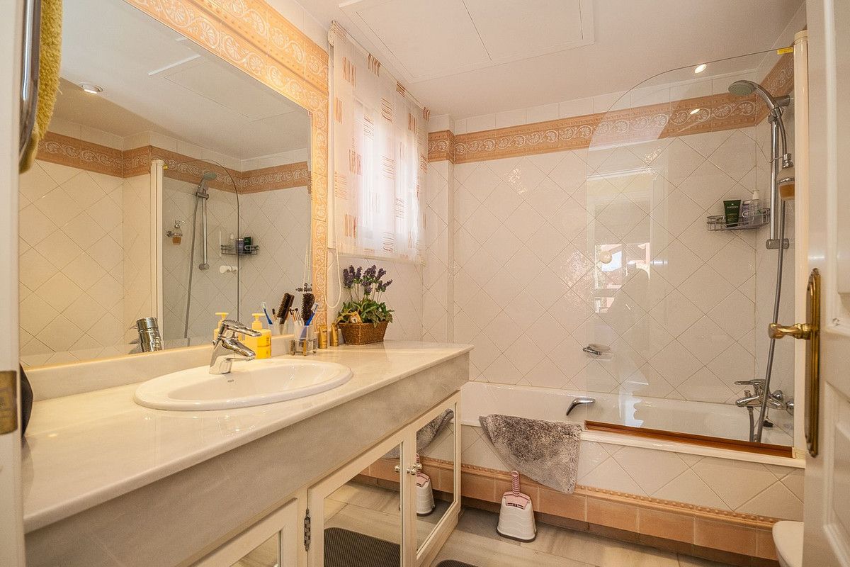 Apartamento de planta media en Elviria, Elviria, 7/11