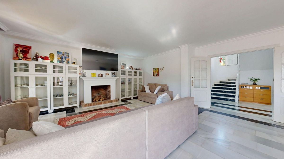 Semi-Detached House in The Golden Mile, The Golden Mile, 8/11